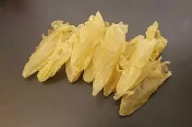 鱼胶泡发后是白色的吗(鱼胶泡发后后是什么颜色？)